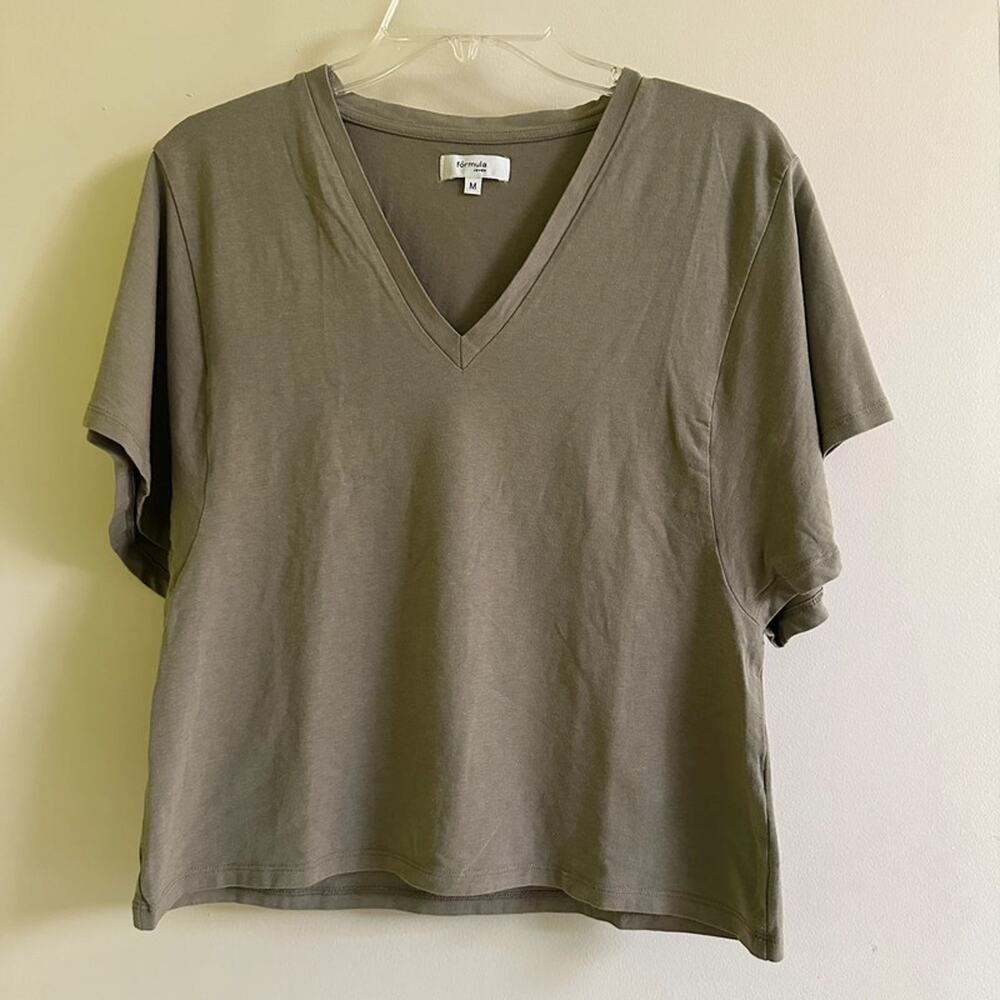 Fórmula M V-neck short flare sleeves